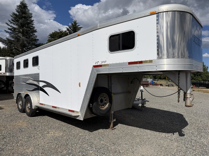 2002 EXISS 3-Horse Gooseneck  