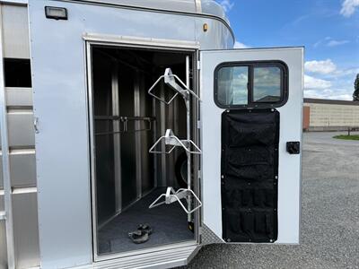 2026 C&B Trailers Maverick 2-Horse Lite 7 1/2' Tall - Photo 2 - Olympia, WA 98501