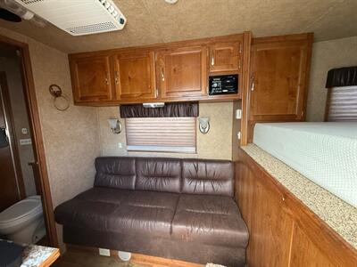 2015 Kiefer 3-Horse w/9’ Living Quarters - Photo 3 - Olympia, WA 98501