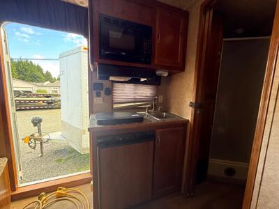 2015 Kiefer 3-Horse w/9’ Living Quarters - Photo 4 - Olympia, WA 98501