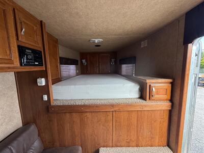 2015 Kiefer 3-Horse w/9’ Living Quarters - Photo 2 - Olympia, WA 98501