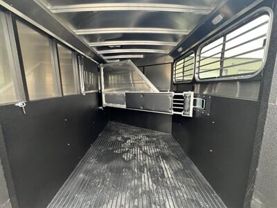 2025 Logan Coach Bullseye BP 2H Horse Trailer   - Photo 8 - Olympia, WA 98501