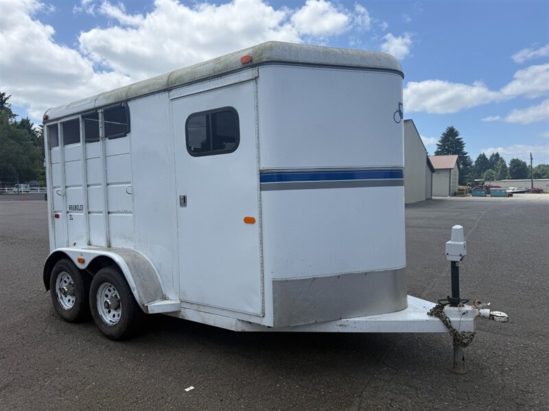 2001 Logan Coach 2-Horse Wrangler XL  