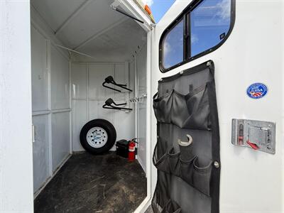 2001 Logan Coach 2-Horse Wrangler XL - Photo 4 - Olympia, WA 98501