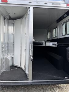 2027 4 Star Trailers 3-Horse Deluxe Gooseneck 8' Wide   - Photo 12 - Olympia, WA 98501