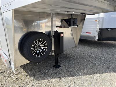 2027 4 Star Trailers 3-Horse Deluxe Gooseneck 8' Wide   - Photo 9 - Olympia, WA 98501