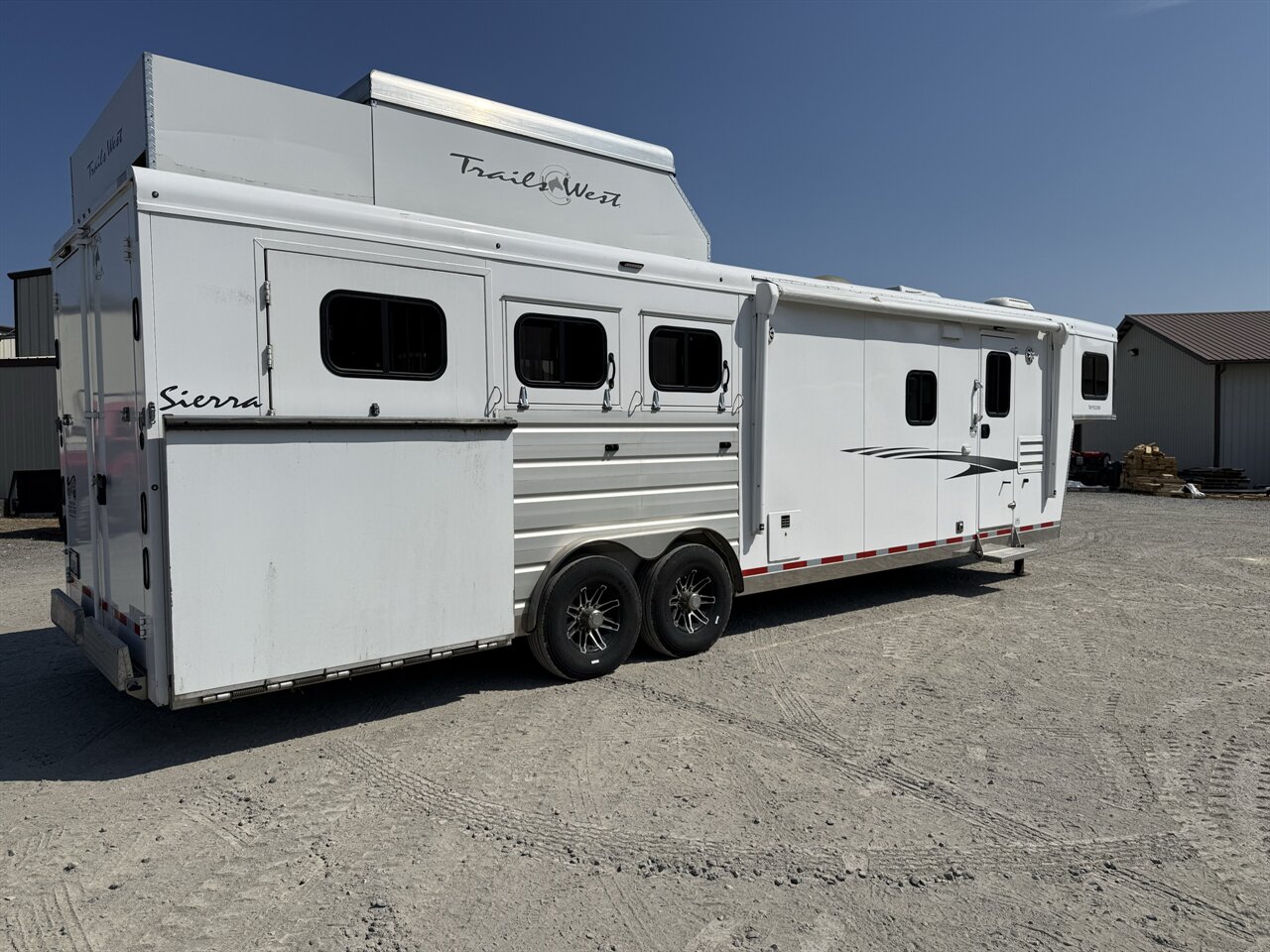 Trailer Photo 11