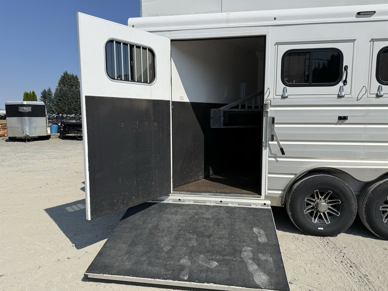 Trailer Photo 12