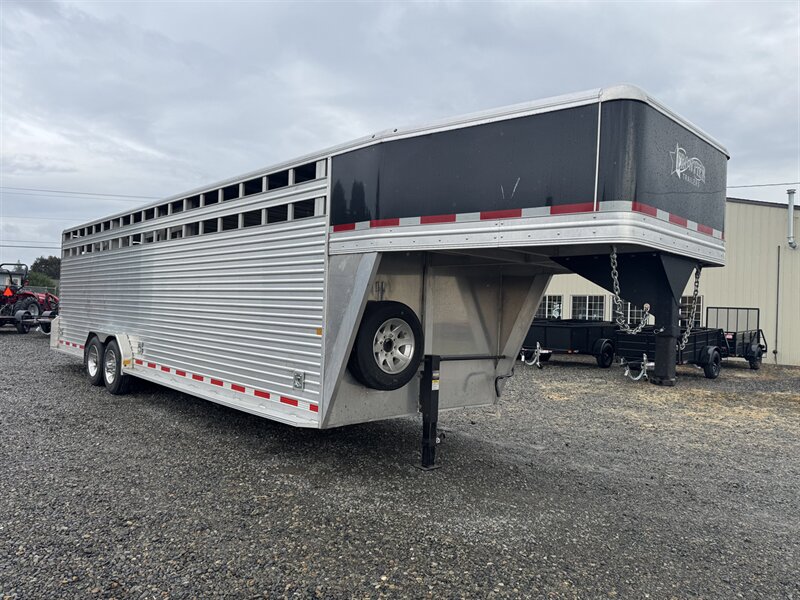 2024 Frontier 28' Stock Gooseneck w/3 gates  
