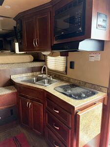 2016 Featherlite 4-Horse w/11' Living Quarters   - Photo 4 - Olympia, WA 98501