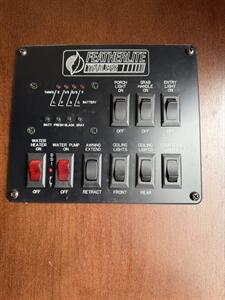 2016 Featherlite 4-Horse w/11' Living Quarters   - Photo 13 - Olympia, WA 98501