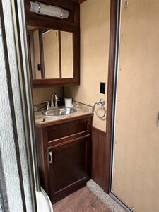 2016 Featherlite 4-Horse w/11' Living Quarters   - Photo 7 - Olympia, WA 98501