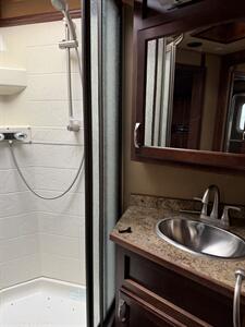 2016 Featherlite 4-Horse w/11' Living Quarters   - Photo 8 - Olympia, WA 98501