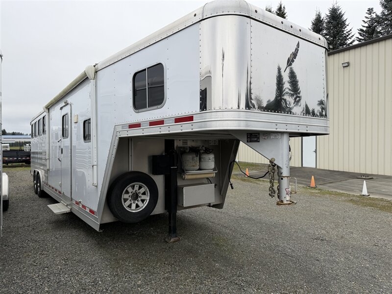 2016 Featherlite 4-Horse w/11' Living Quarters  