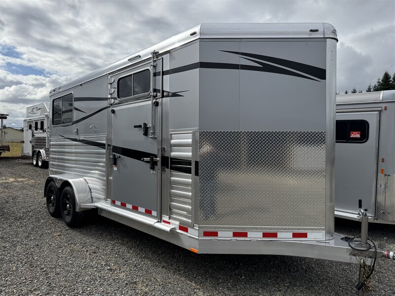 2026 4 Star Trailers Warmblood 2-Horse Straight Load 7 1/2' Tall  