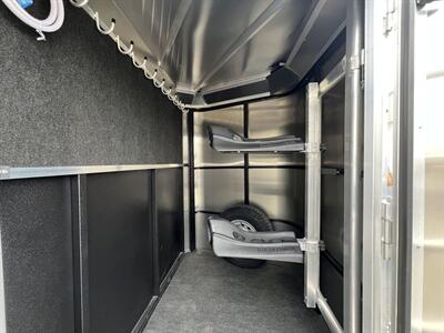 2025 Logan Coach Bullseye BP 2H Horse Trailer   - Photo 3 - Olympia, WA 98501