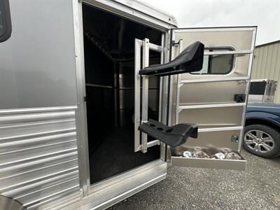 2025 Logan Coach Bullseye BP 2H Horse Trailer   - Photo 2 - Olympia, WA 98501