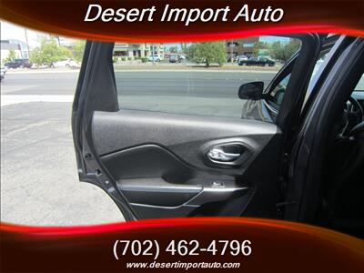 2019 Jeep Cherokee Altitude   - Photo 34 - Las Vegas, NV 89146