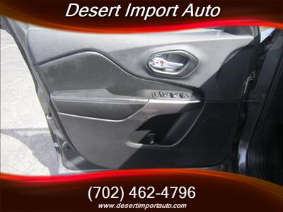 2019 Jeep Cherokee Altitude   - Photo 31 - Las Vegas, NV 89146