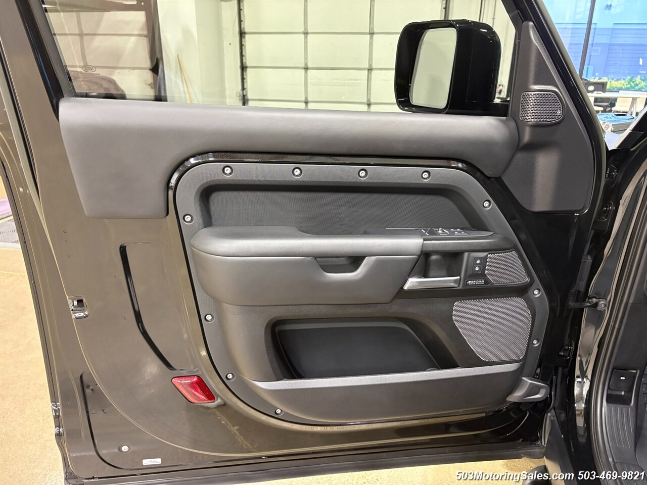 2023 Land Rover Defender 90 V8 URBAN - Photo 53 - Beaverton, OR 97005