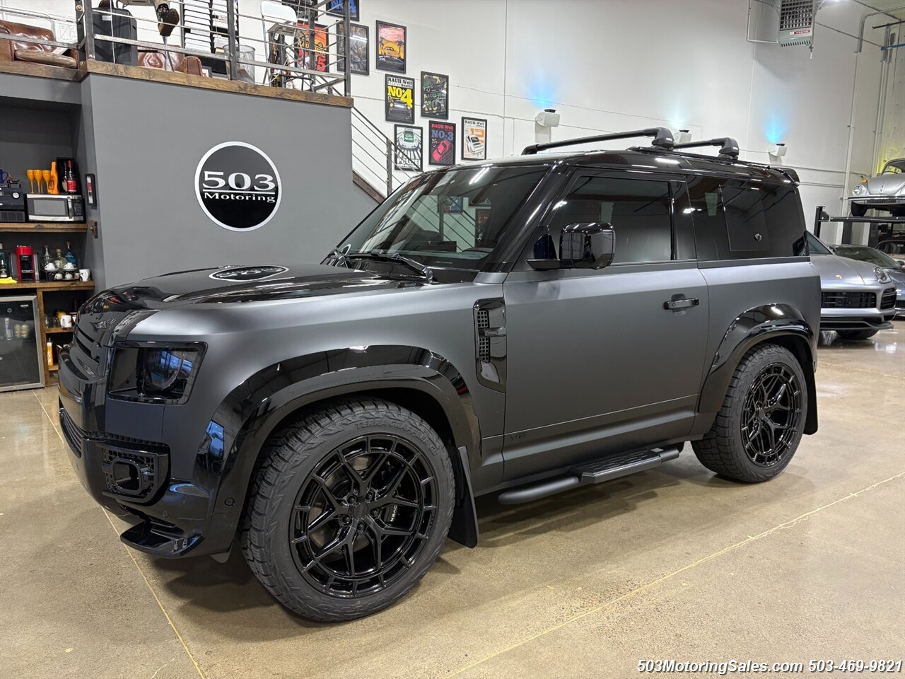 2023 Land Rover Defender 90 V8  URBAN - Photo 1 - Beaverton, OR 97005