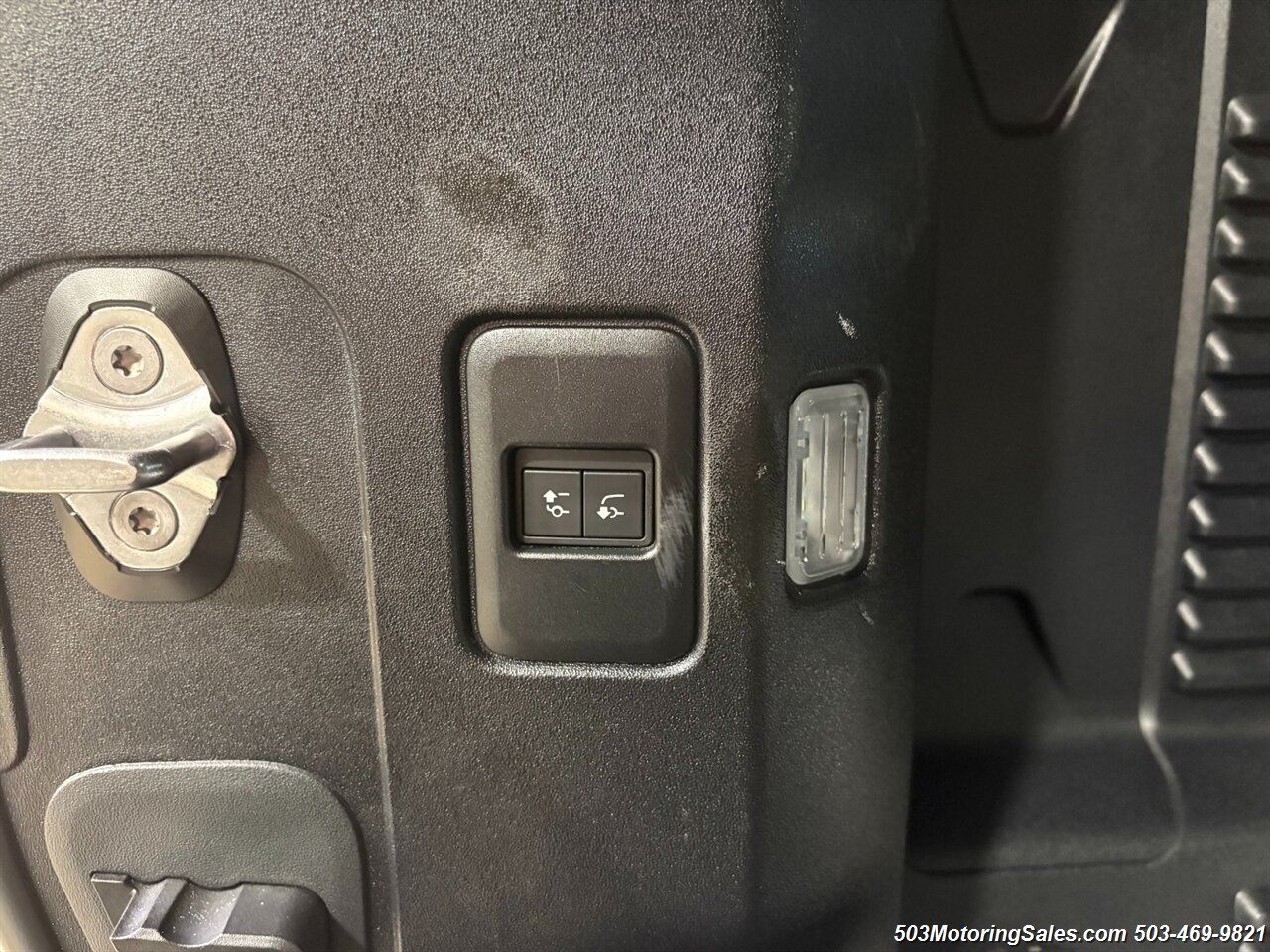 2023 Land Rover Defender 90 V8 URBAN - Photo 50 - Beaverton, OR 97005