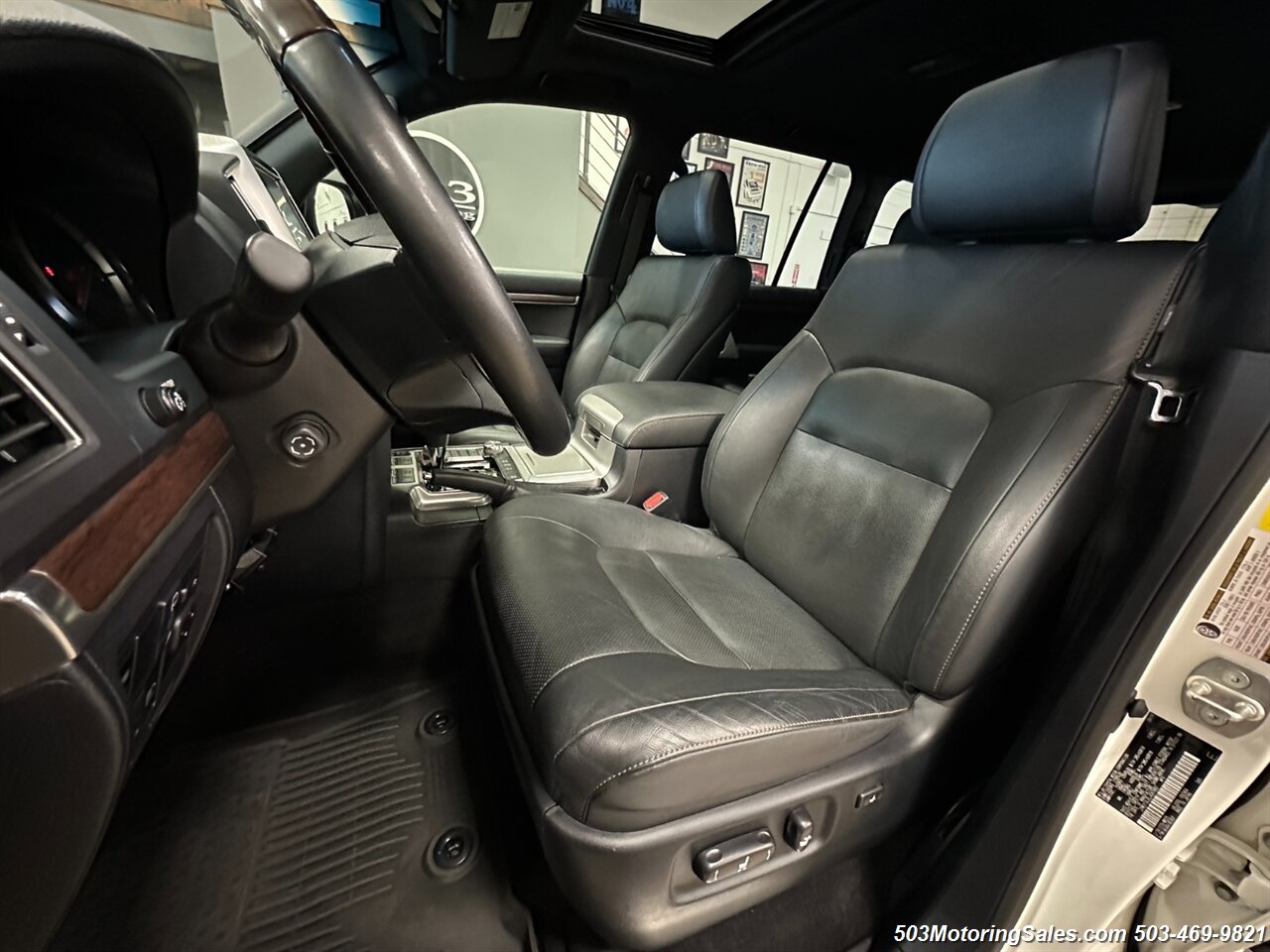 2020 Toyota Land Cruiser Heritage Edition   - Photo 5 - Beaverton, OR 97005