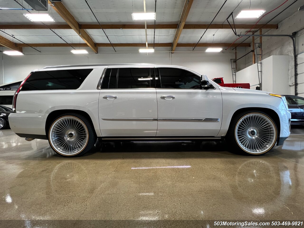 2018 Cadillac Escalade ESV Premium Luxury   - Photo 28 - Beaverton, OR 97005