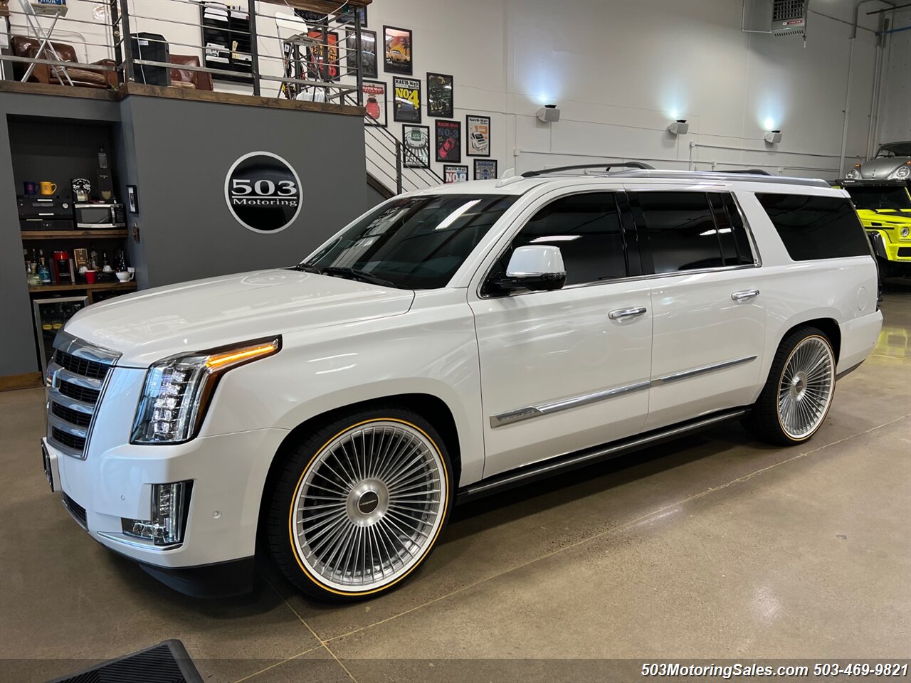 2018 Cadillac Escalade ESV Premium Luxury   - Photo 1 - Beaverton, OR 97005