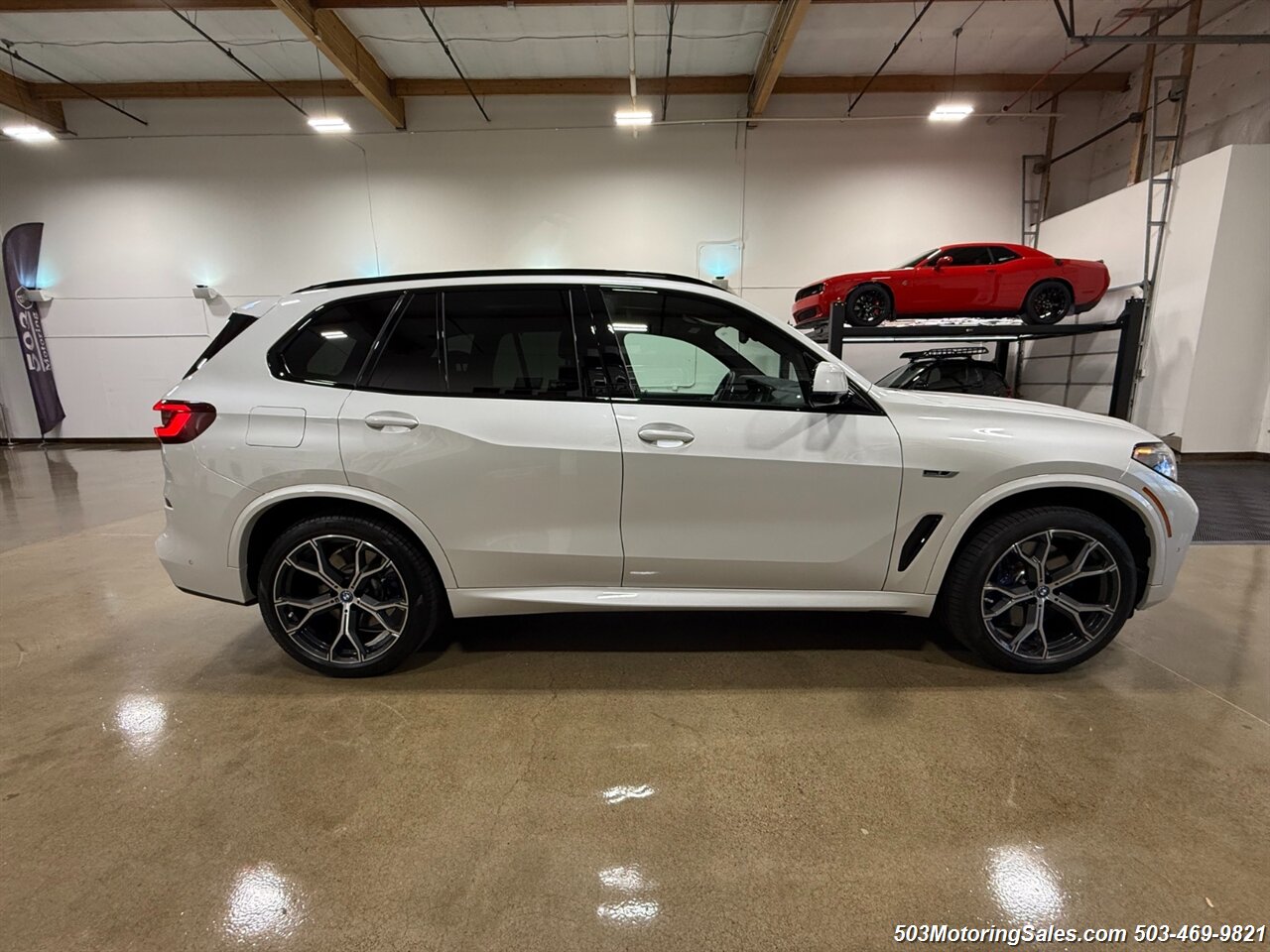 2023 BMW X5 xDrive45e   - Photo 38 - Beaverton, OR 97005