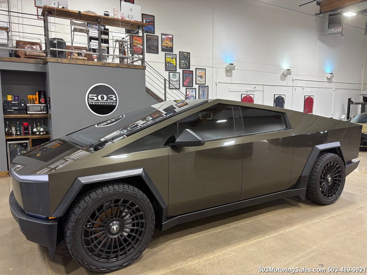 2024 Tesla Cybertruck Foundation Series   - Photo 10 - Beaverton, OR 97005