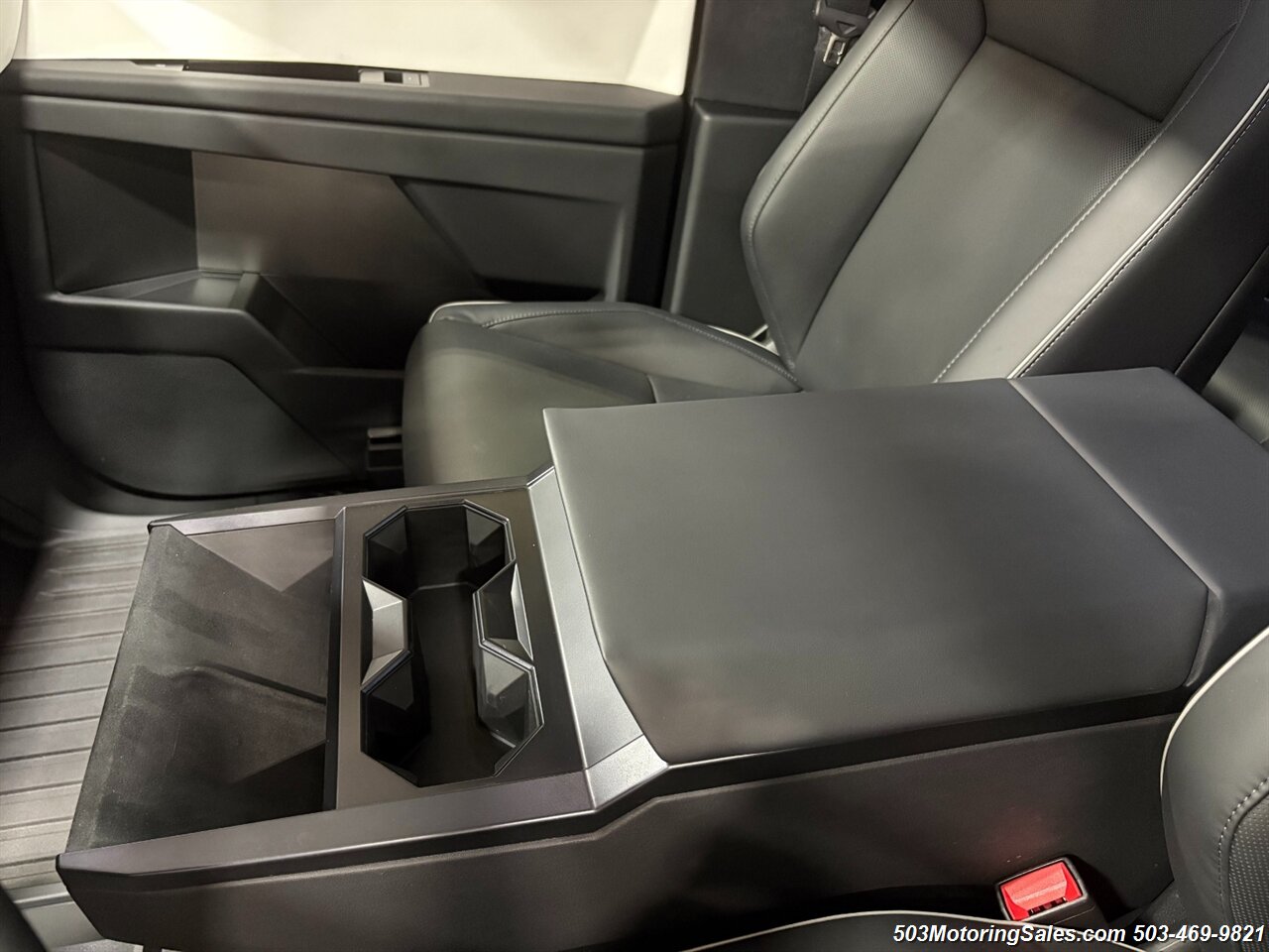 2024 Tesla Cybertruck Foundation Series   - Photo 32 - Beaverton, OR 97005
