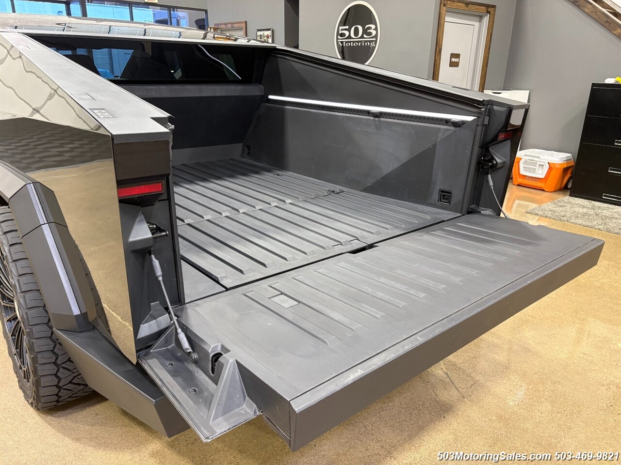 2024 Tesla Cybertruck Foundation Series   - Photo 17 - Beaverton, OR 97005
