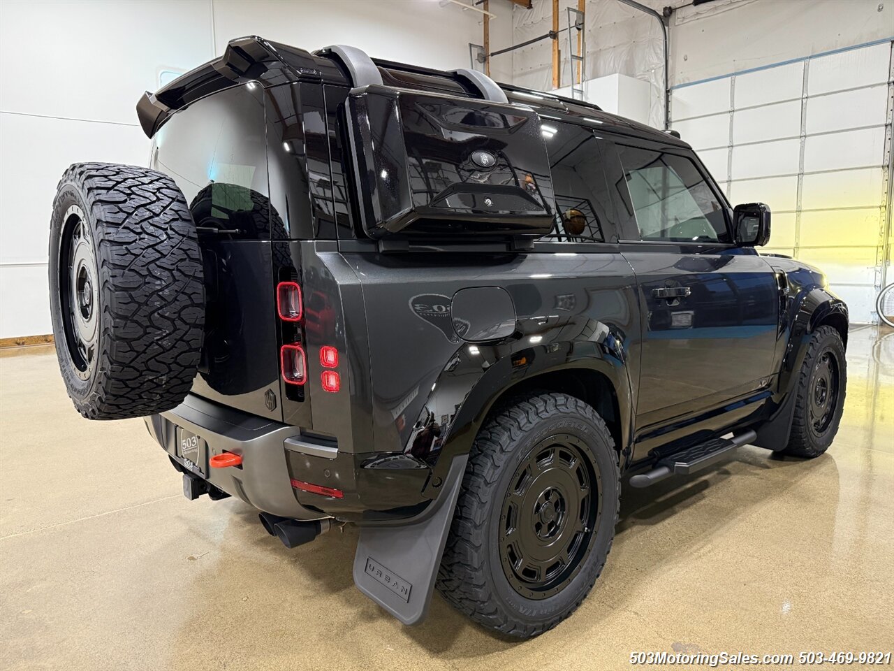 2024 Land Rover Defender 90 V8  URBAN WIDETRACK - Photo 3 - Beaverton, OR 97005