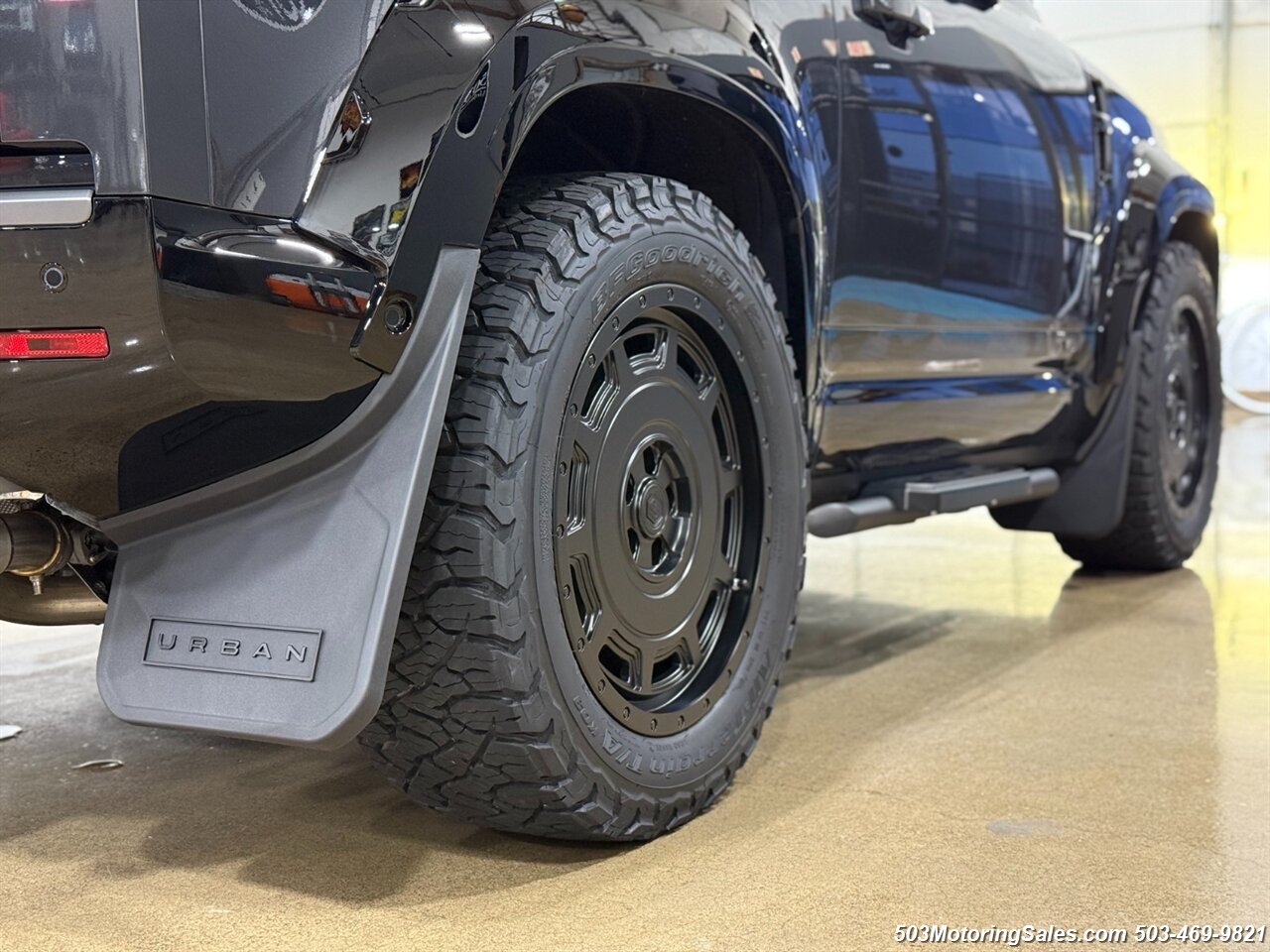 2024 Land Rover Defender 90 V8  URBAN WIDETRACK - Photo 5 - Beaverton, OR 97005