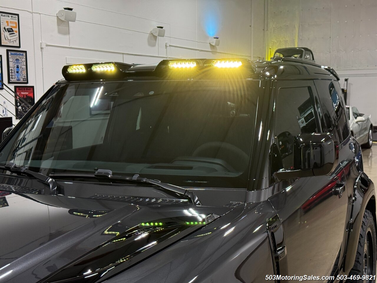 2024 Land Rover Defender 90 V8  URBAN WIDETRACK - Photo 8 - Beaverton, OR 97005
