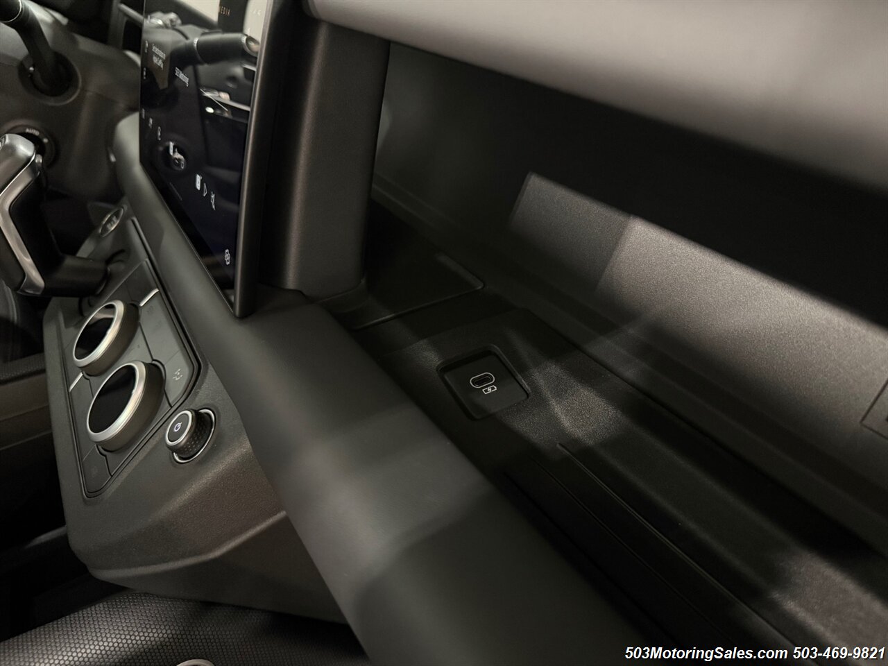 2024 Land Rover Defender 90 V8  URBAN WIDETRACK - Photo 113 - Beaverton, OR 97005