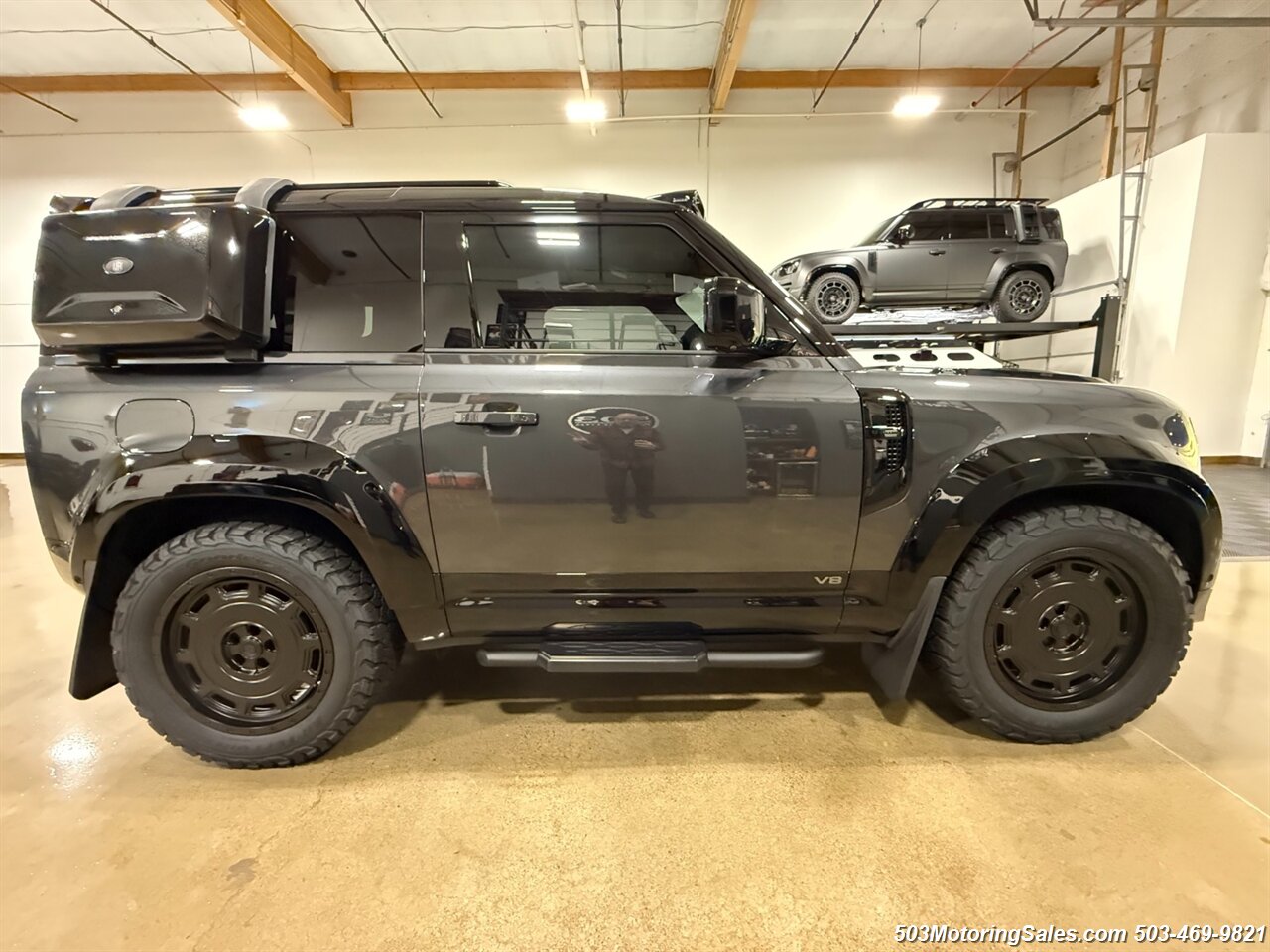 2024 Land Rover Defender 90 V8  URBAN WIDETRACK - Photo 37 - Beaverton, OR 97005