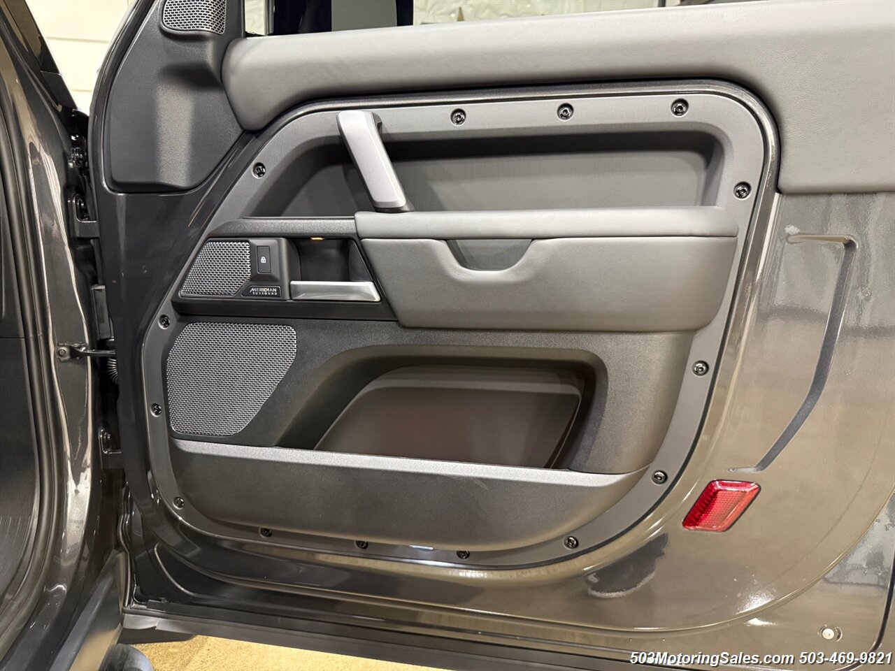 2024 Land Rover Defender 90 V8  URBAN WIDETRACK - Photo 100 - Beaverton, OR 97005