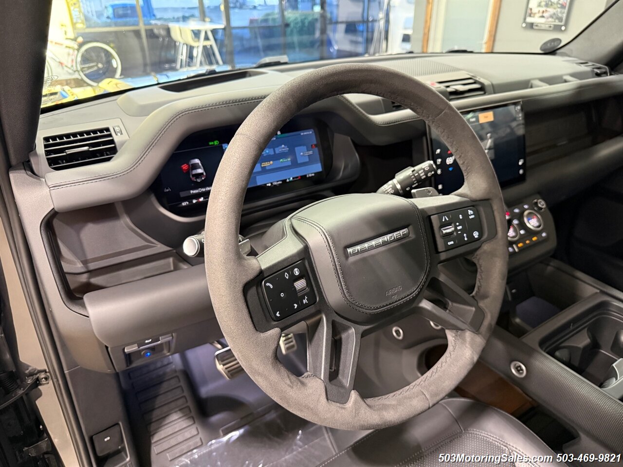 2024 Land Rover Defender 90 V8  URBAN WIDETRACK - Photo 15 - Beaverton, OR 97005