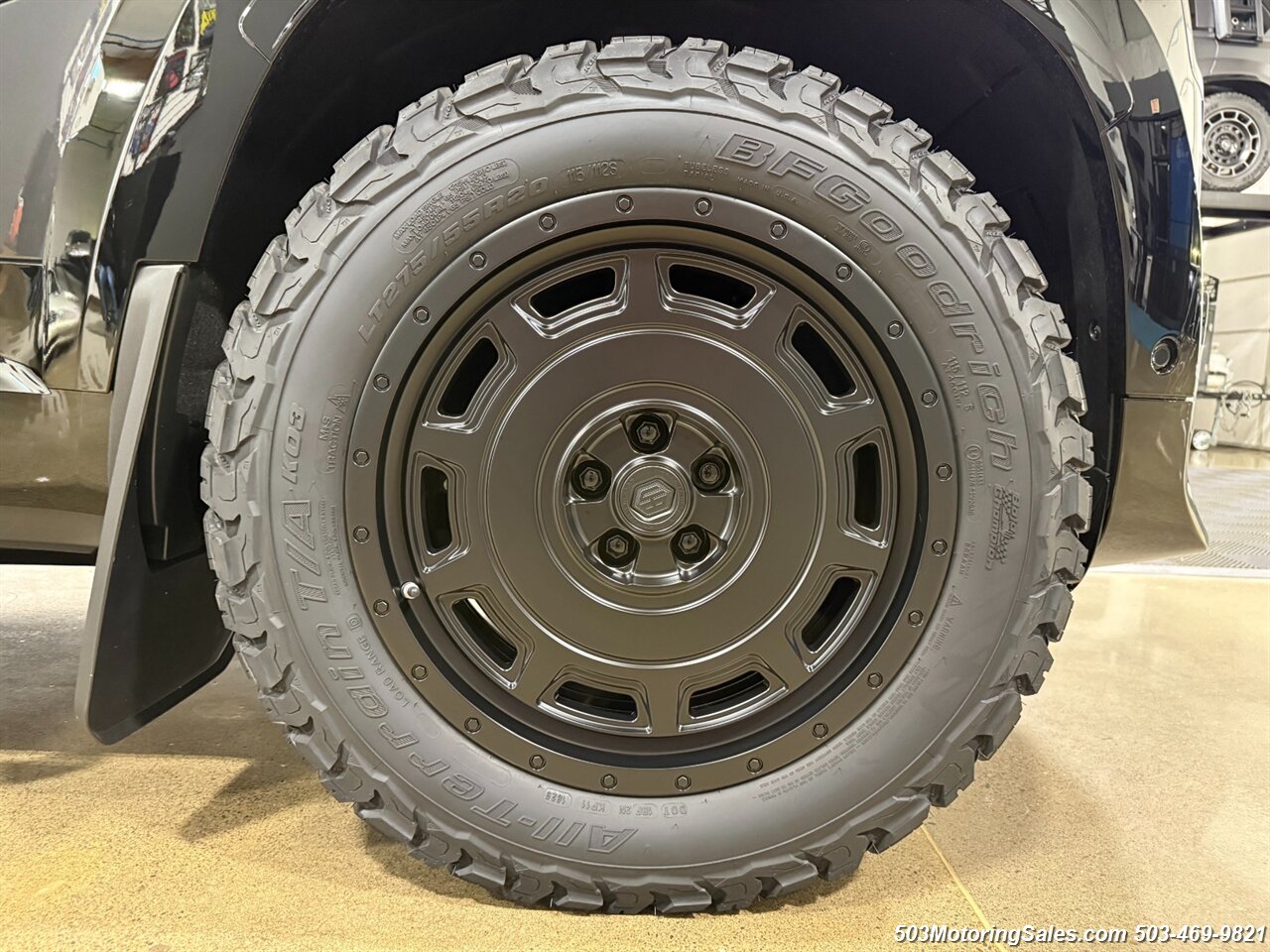 2024 Land Rover Defender 90 V8  URBAN WIDETRACK - Photo 33 - Beaverton, OR 97005