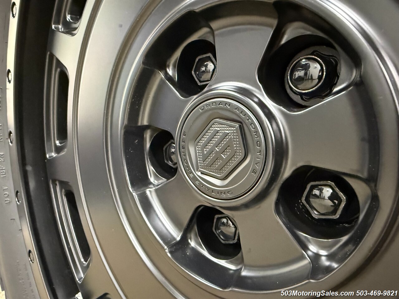 2024 Land Rover Defender 90 V8  URBAN WIDETRACK - Photo 22 - Beaverton, OR 97005