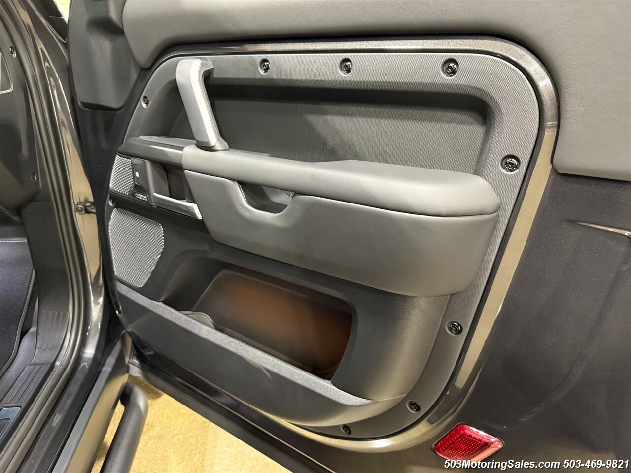 2024 Land Rover Defender 90 V8  URBAN WIDETRACK - Photo 51 - Beaverton, OR 97005