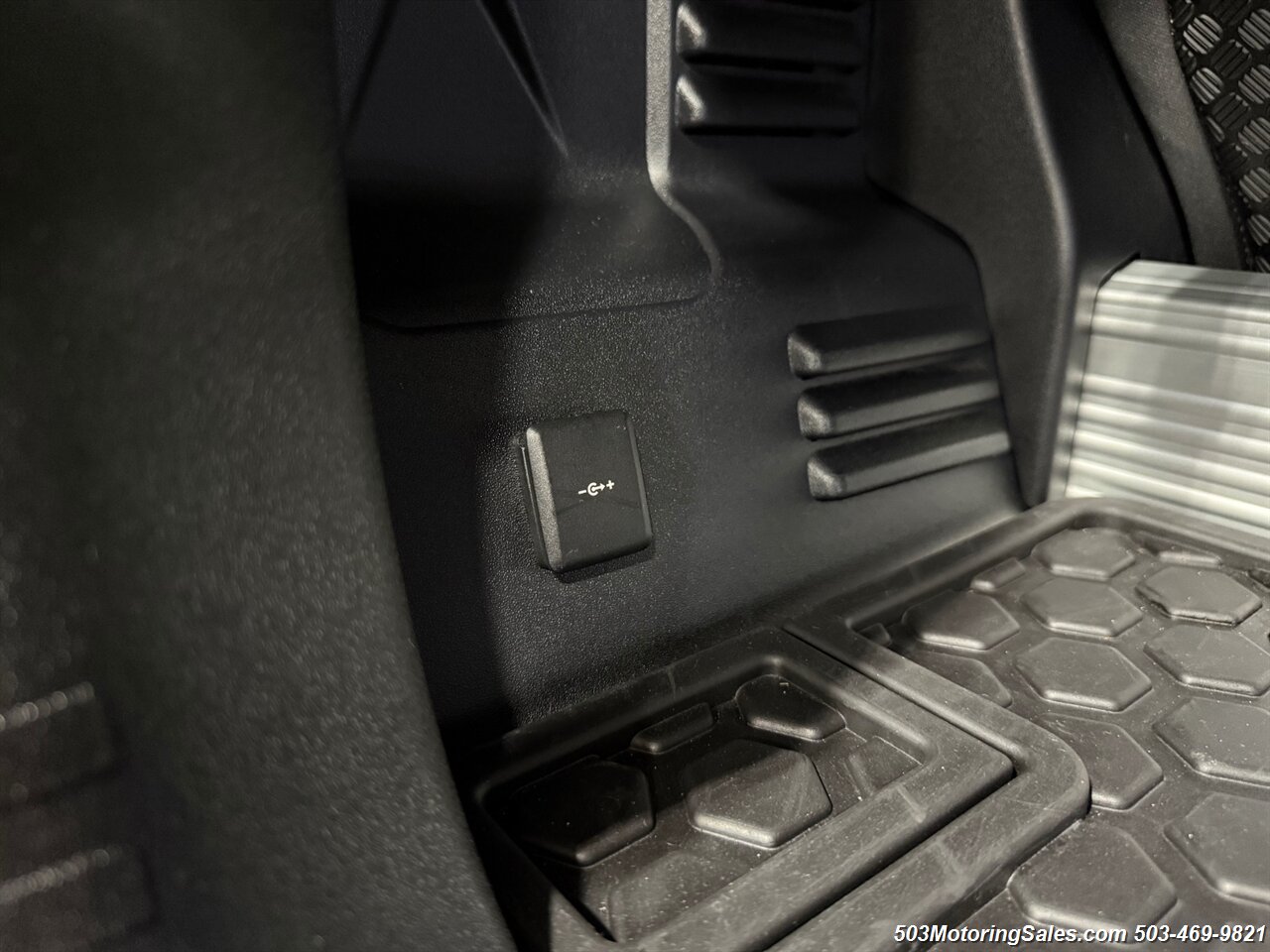 2024 Land Rover Defender 90 V8  URBAN WIDETRACK - Photo 97 - Beaverton, OR 97005