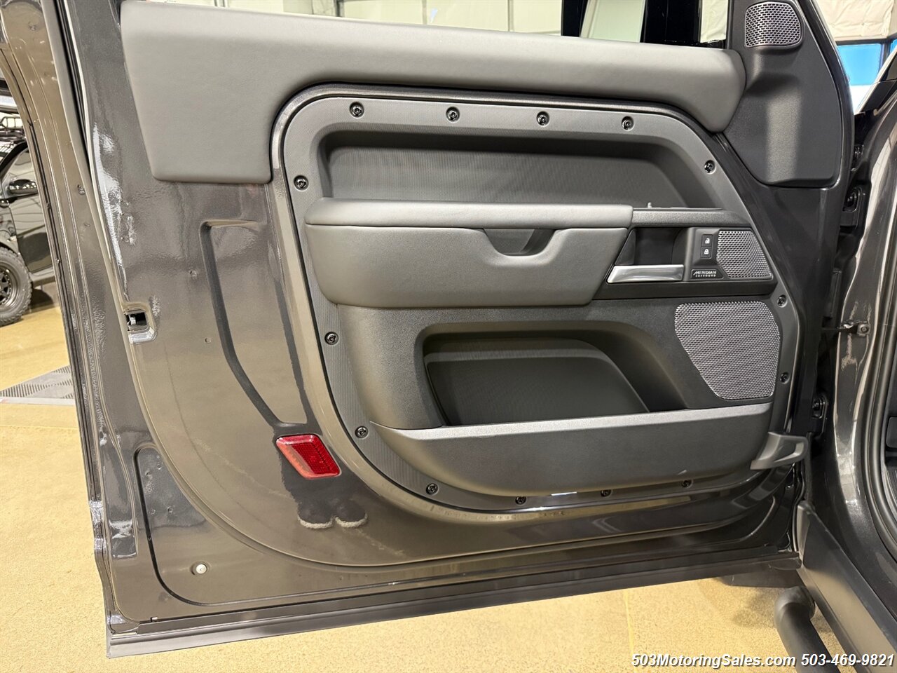 2024 Land Rover Defender 90 V8  URBAN WIDETRACK - Photo 67 - Beaverton, OR 97005