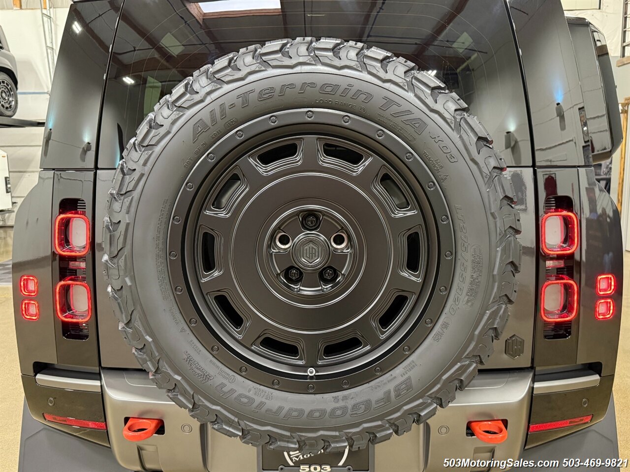 2024 Land Rover Defender 90 V8  URBAN WIDETRACK - Photo 42 - Beaverton, OR 97005