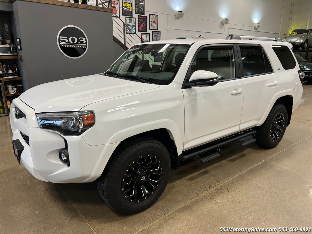 2022 Toyota 4Runner SR5 Premium   - Photo 1 - Beaverton, OR 97005