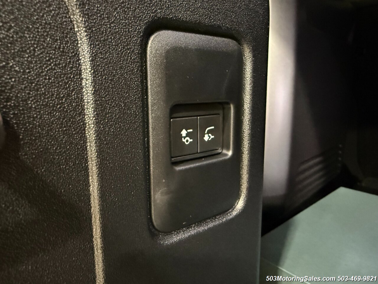 2025 Land Rover Defender 110 P635 OCTA   - Photo 94 - Beaverton, OR 97005
