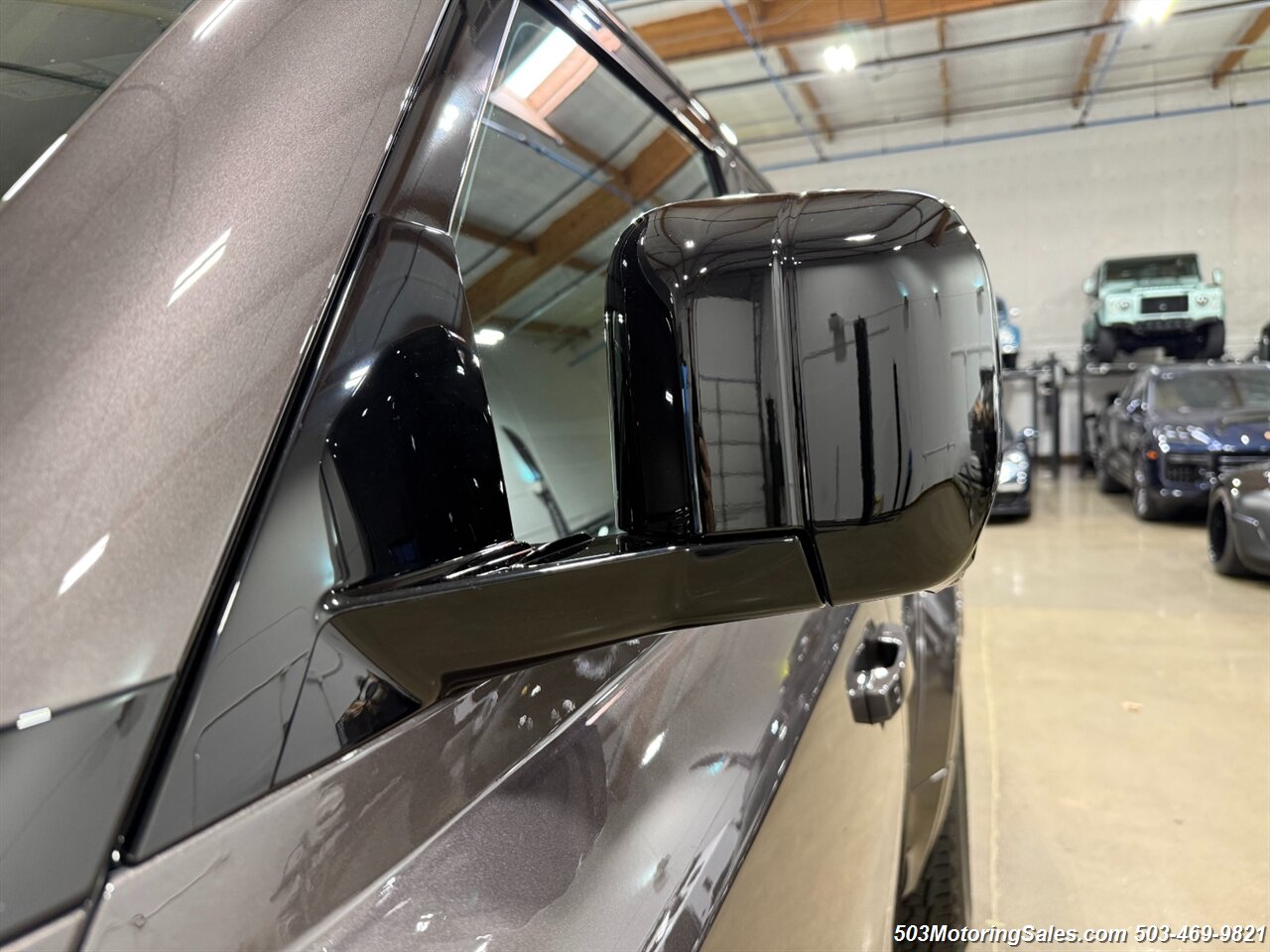 2025 Land Rover Defender 110 P635 OCTA   - Photo 8 - Beaverton, OR 97005