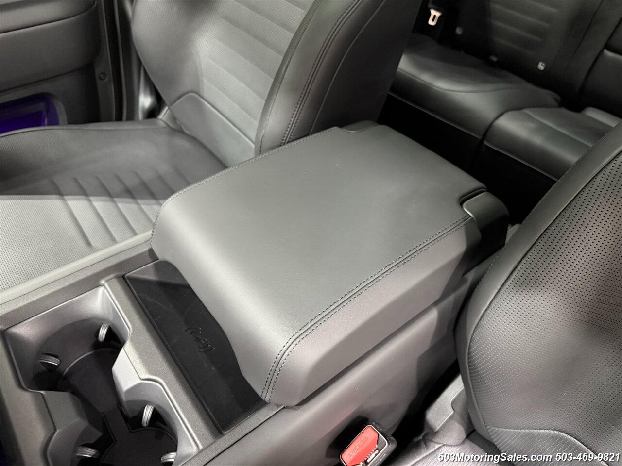 2025 Land Rover Defender 110 P635 OCTA   - Photo 54 - Beaverton, OR 97005